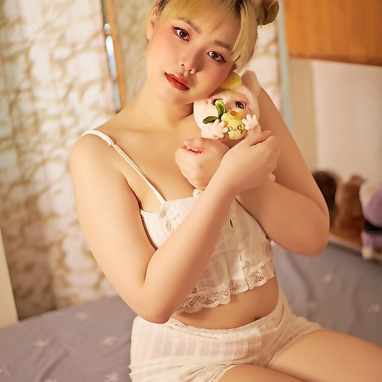 Anna Hitomi OnlyFans username