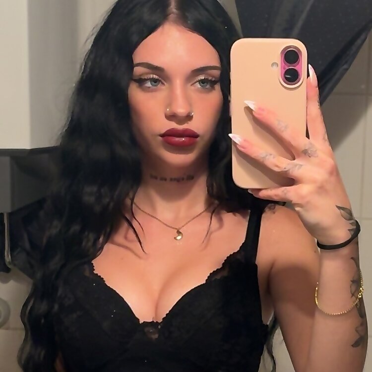 Lena Devis OnlyFans username